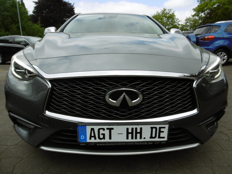 Infiniti Q30 1.5d LUXE Nav LED Alcantara Keyless CAM PDC — photo 13