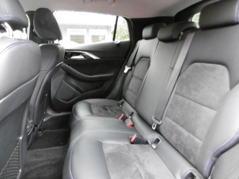 Infiniti Q30 1.5d LUXE Nav LED Alcantara Keyless CAM PDC — photo 4