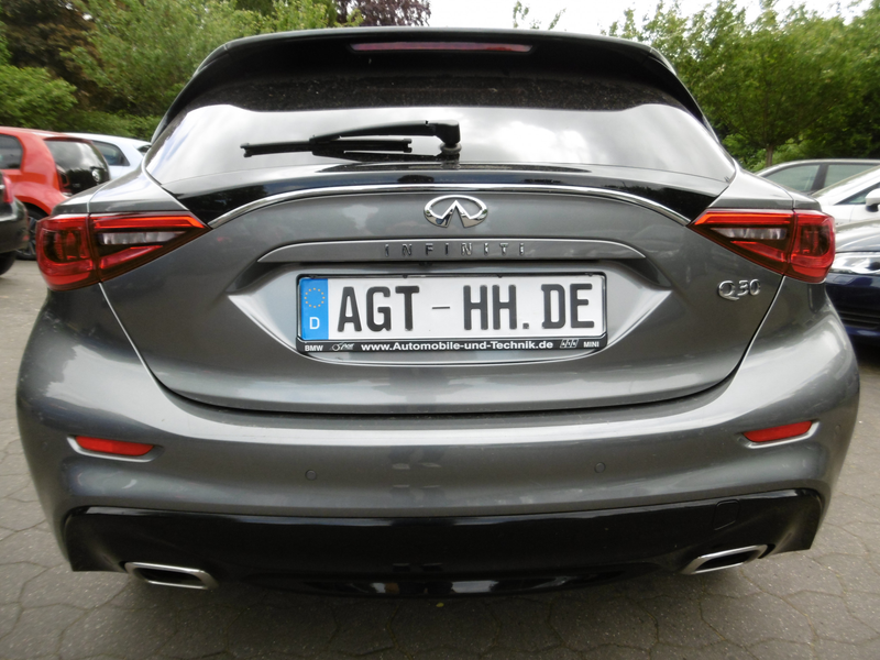 Infiniti Q30 1.5d LUXE Nav LED Alcantara Keyless CAM PDC — photo 15