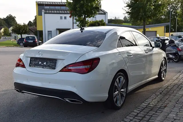 Mercedes-Benz Cla view 3