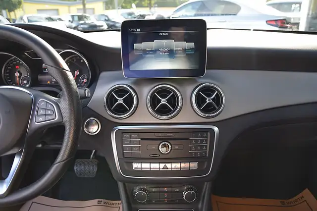 Mercedes-Benz Cla view 9