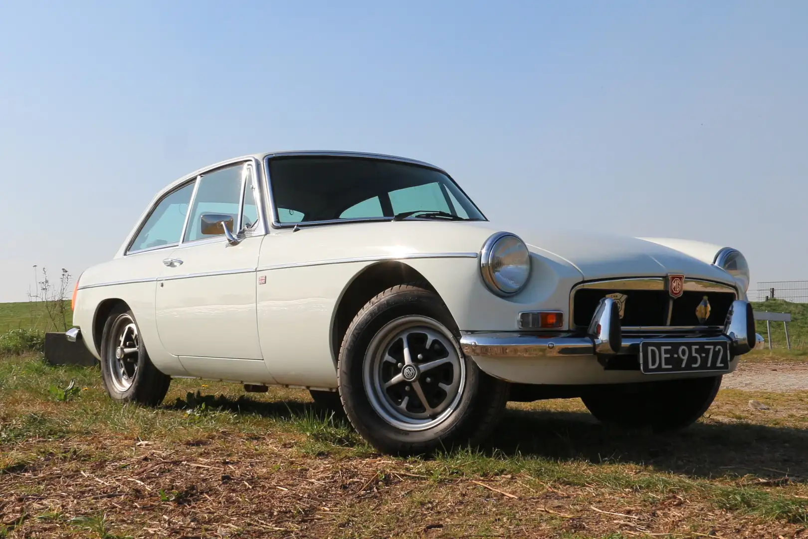 MG MGB MGB GT Blanco - 2