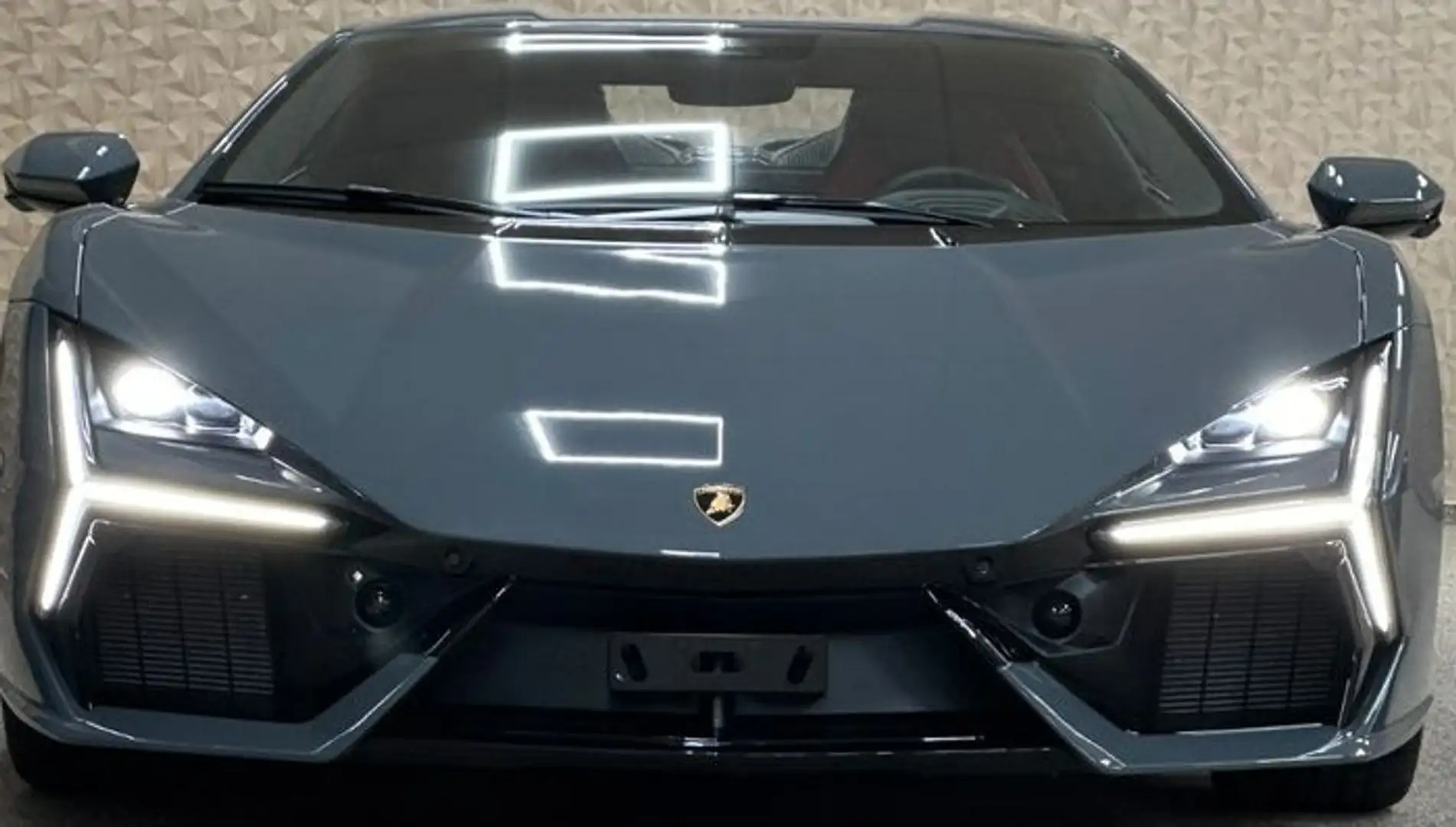 Lamborghini Revuelto Gri - 2