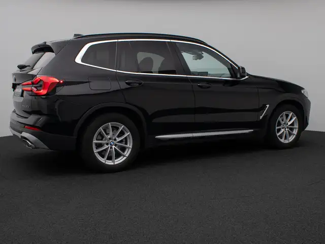 BMW X3 view 6