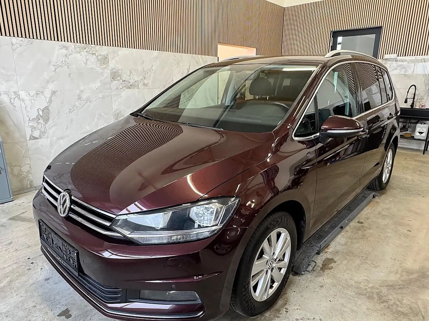 Volkswagen Touran Highline 2,0 SCR TDI DSG 7SITZE  AHK Navi  Keyl... Schwarz - 1