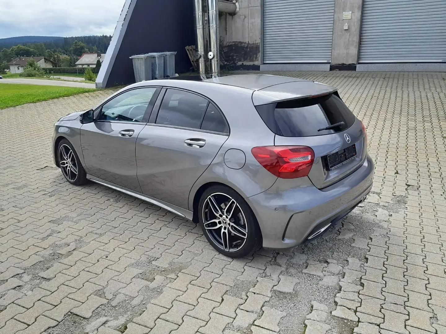 Mercedes-Benz A 220 d 4Matic 7G-DCT AMG Line - 2