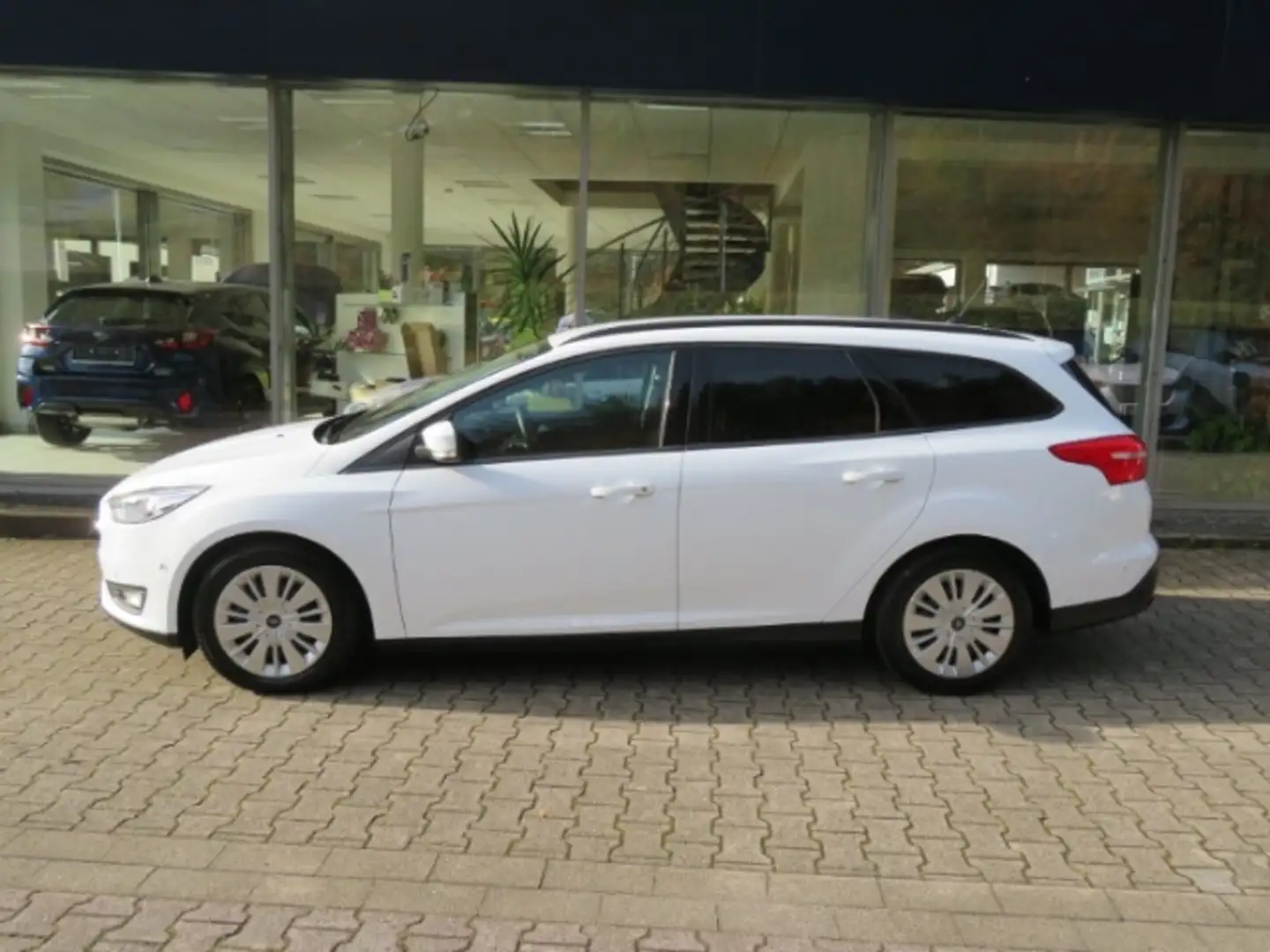 Ford Focus Turnier 1.0 EcoBoost Business Edition AHK Navi SHZ Blanco - 1