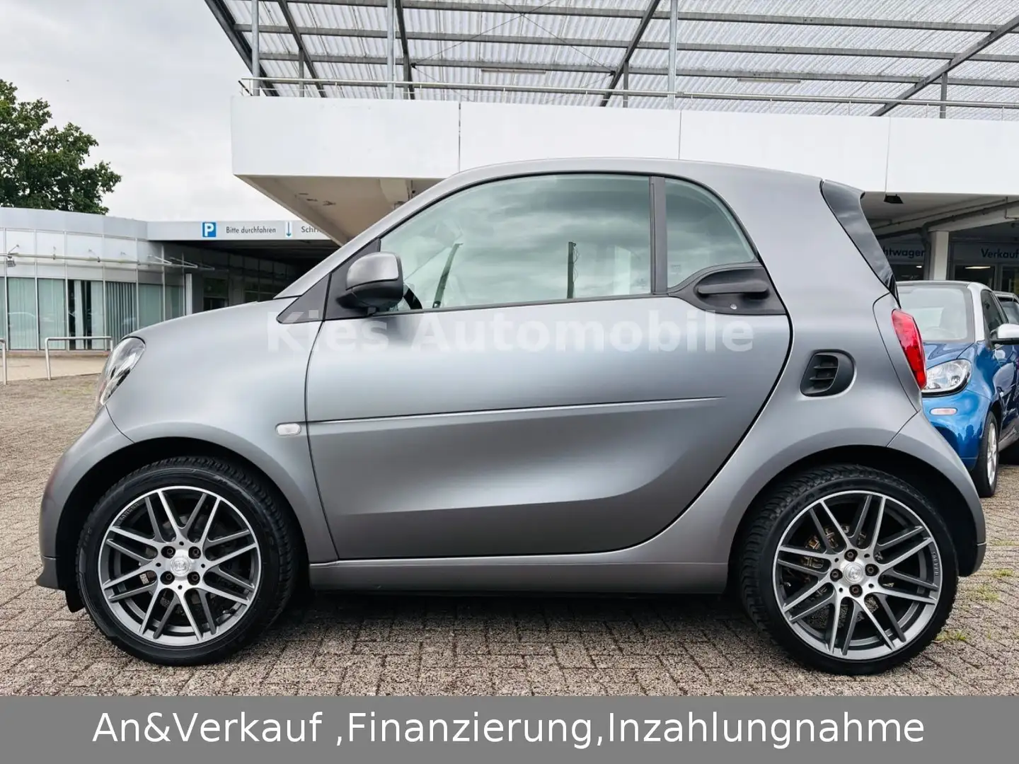 smart forTwo Brabus Xclusive 109Ps JBL/KAMERA/PANO/NAV Grau - 2