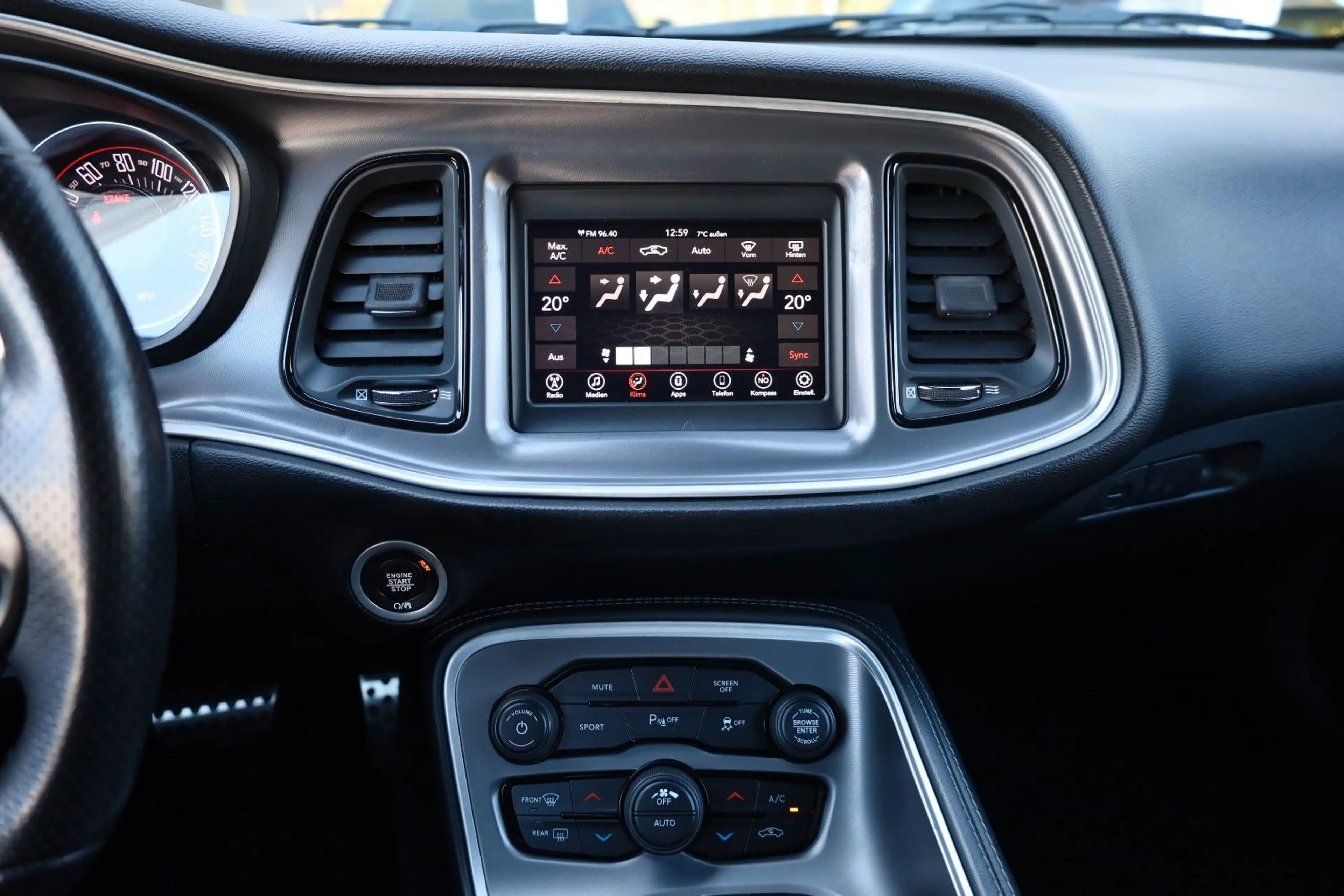 Dodge Challenger 5.7 R/T/KAMERA/TEMP/AMBIE/BTH/MFL/R20 — photo 14