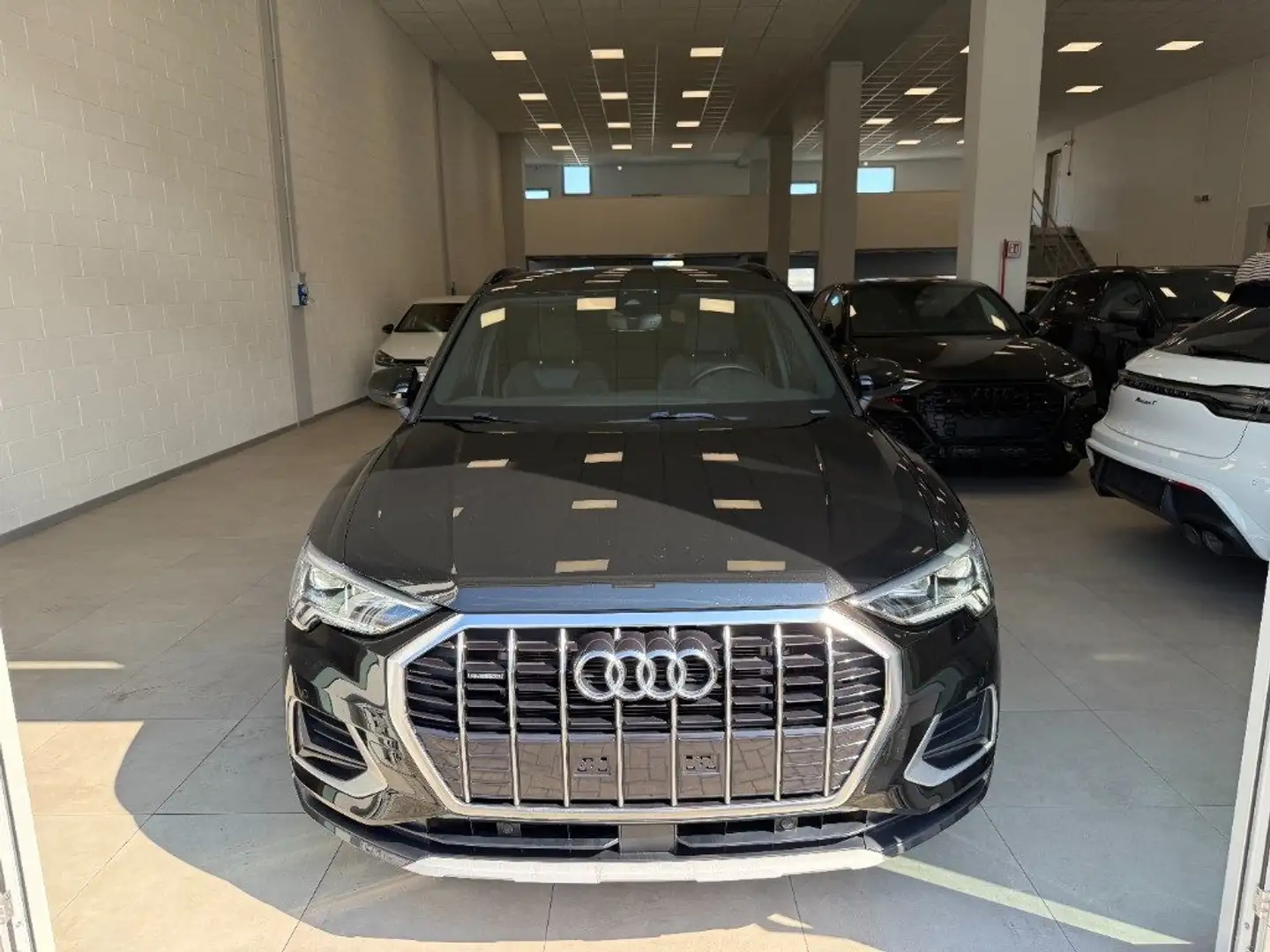 Audi Q3 35 TDI quattro S tronic Business Advanced Zwart - 1