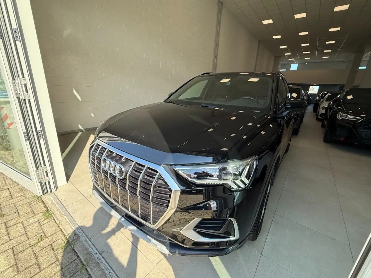 Audi Q3 35 TDI quattro S tronic Business Advanced Zwart - 2