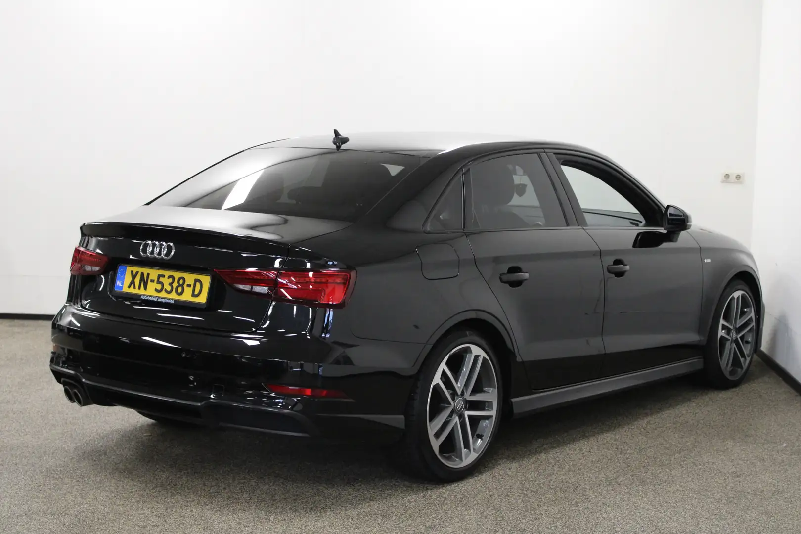 Audi A3 Limousine 35 TFSI CoD Sport S Line Edition Zwart - 2