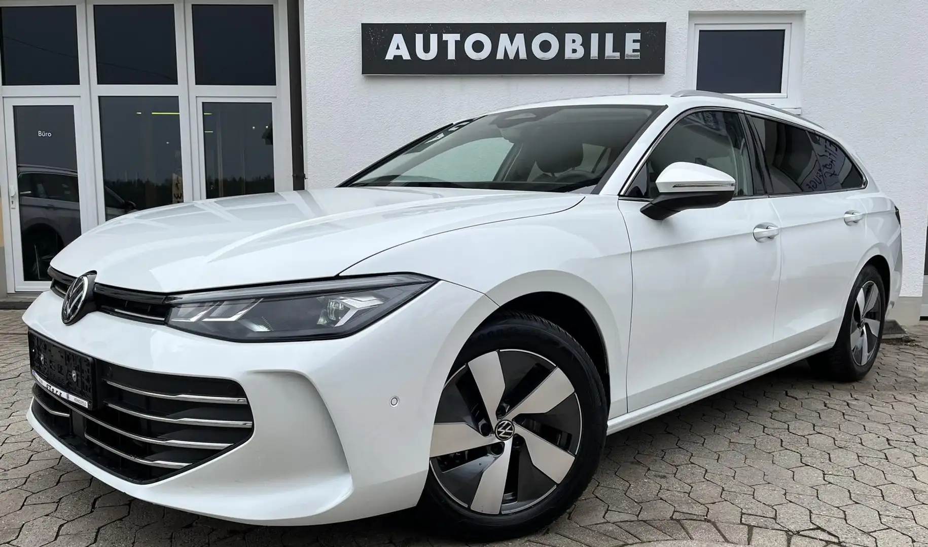 Volkswagen Passat Variant Business 1.5eTSI DSG NAVI AHK LED Wit - 1