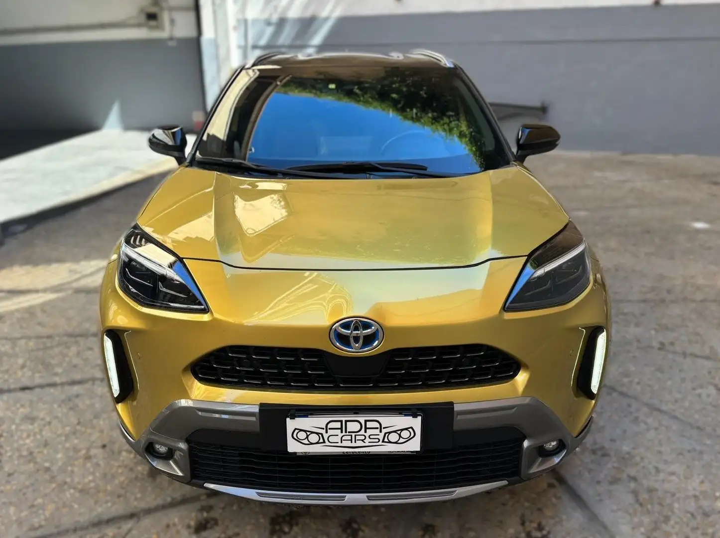 Toyota Yaris Cross 1.5h Premiere 116cv e-cvt Oro - 1