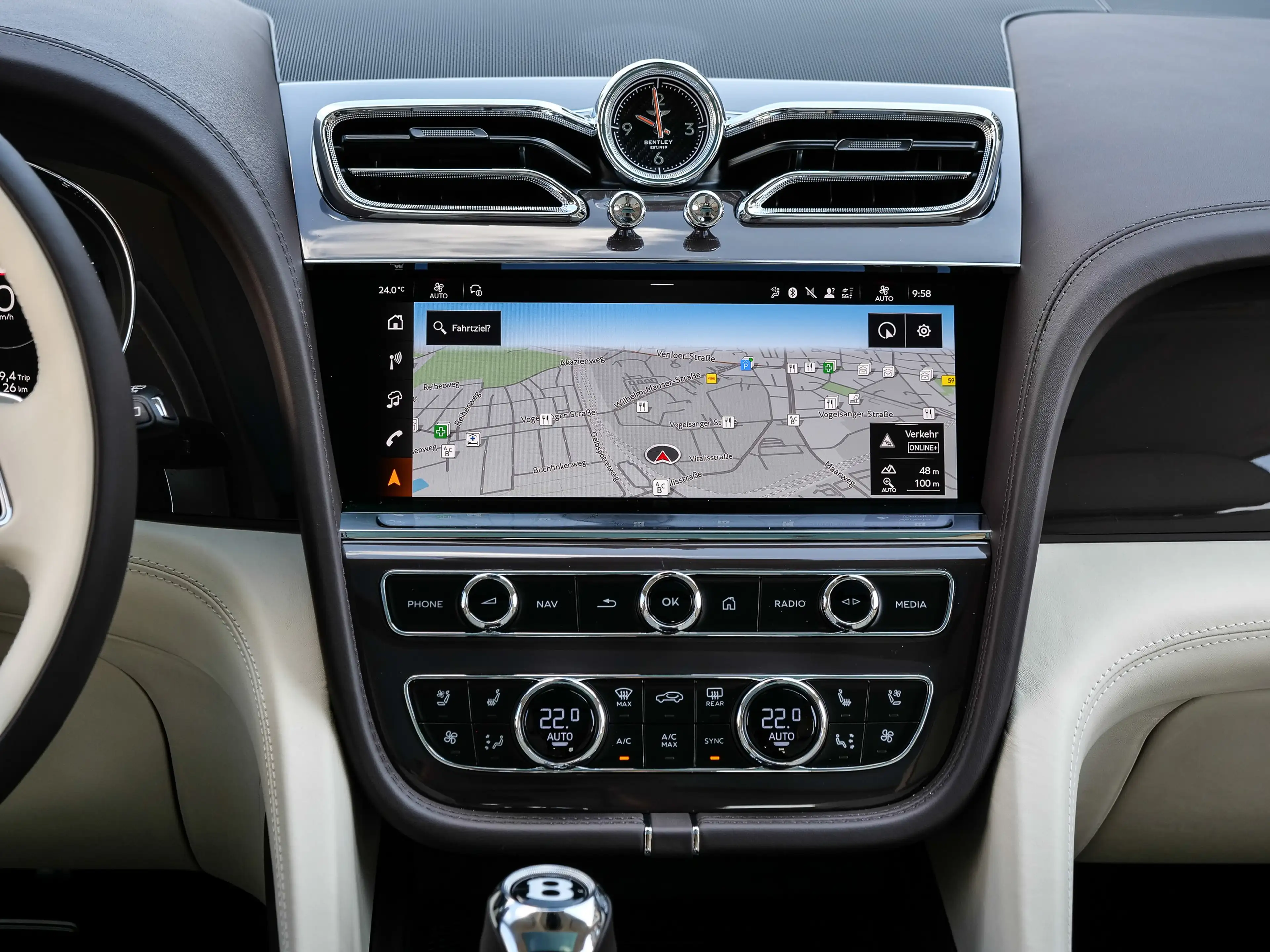 Bentley Bentayga Atelier V8 Bang & Olufsen, Tow Bar — photo 15