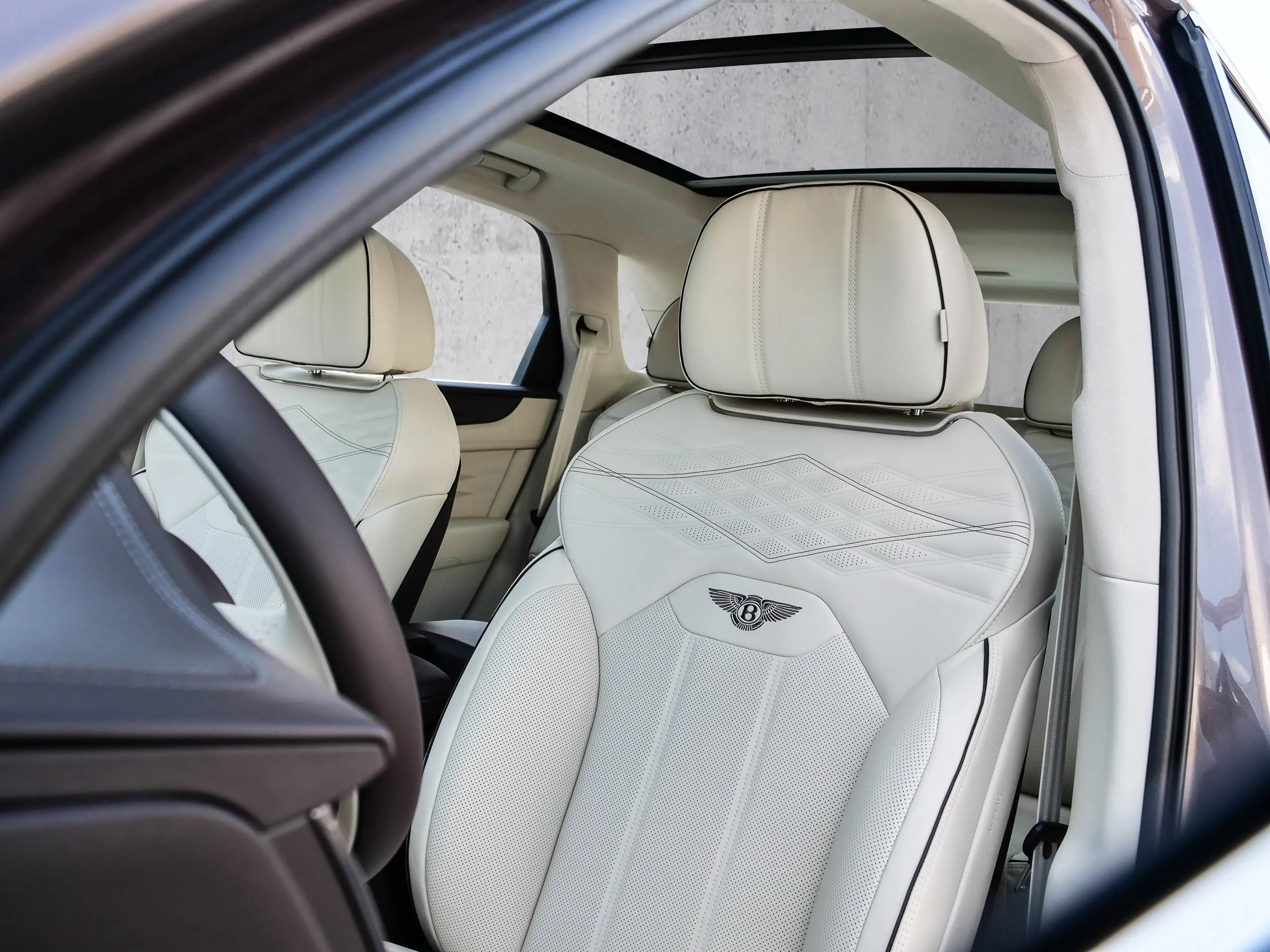 Bentley Bentayga Atelier V8 Bang & Olufsen, Tow Bar — photo 13