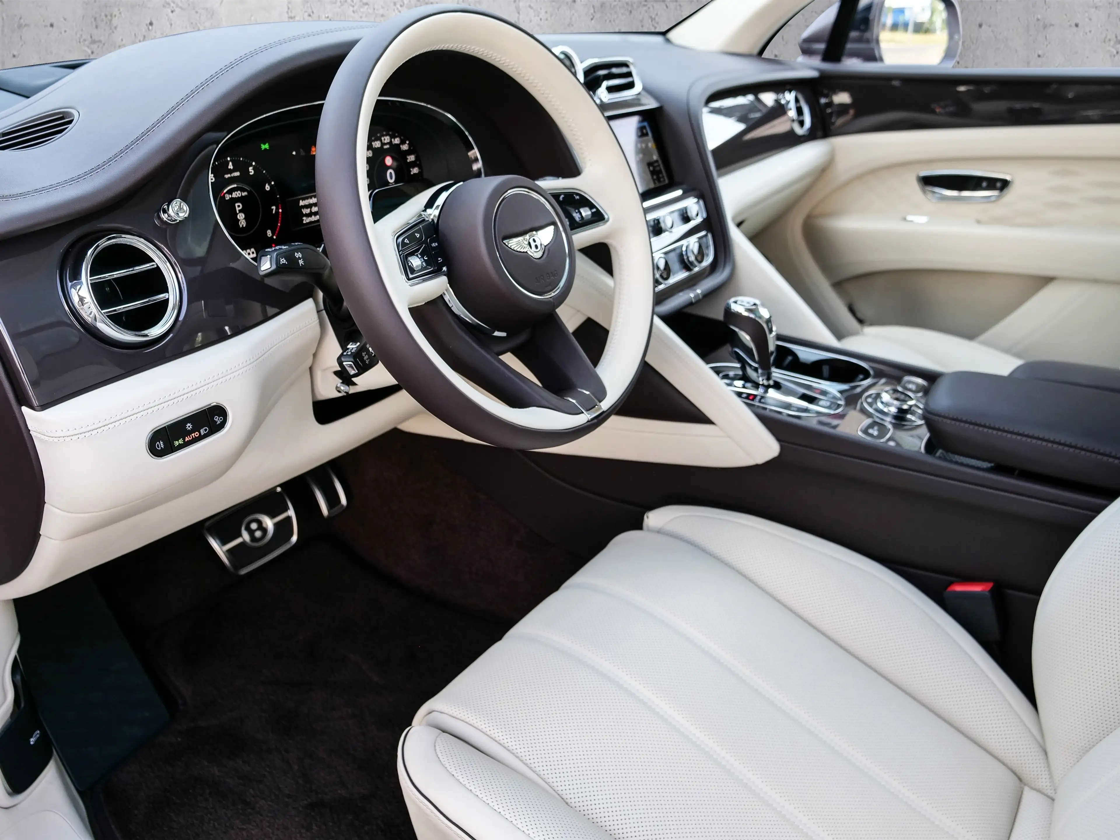 Bentley Bentayga Atelier V8 Bang & Olufsen, Tow Bar — photo 12