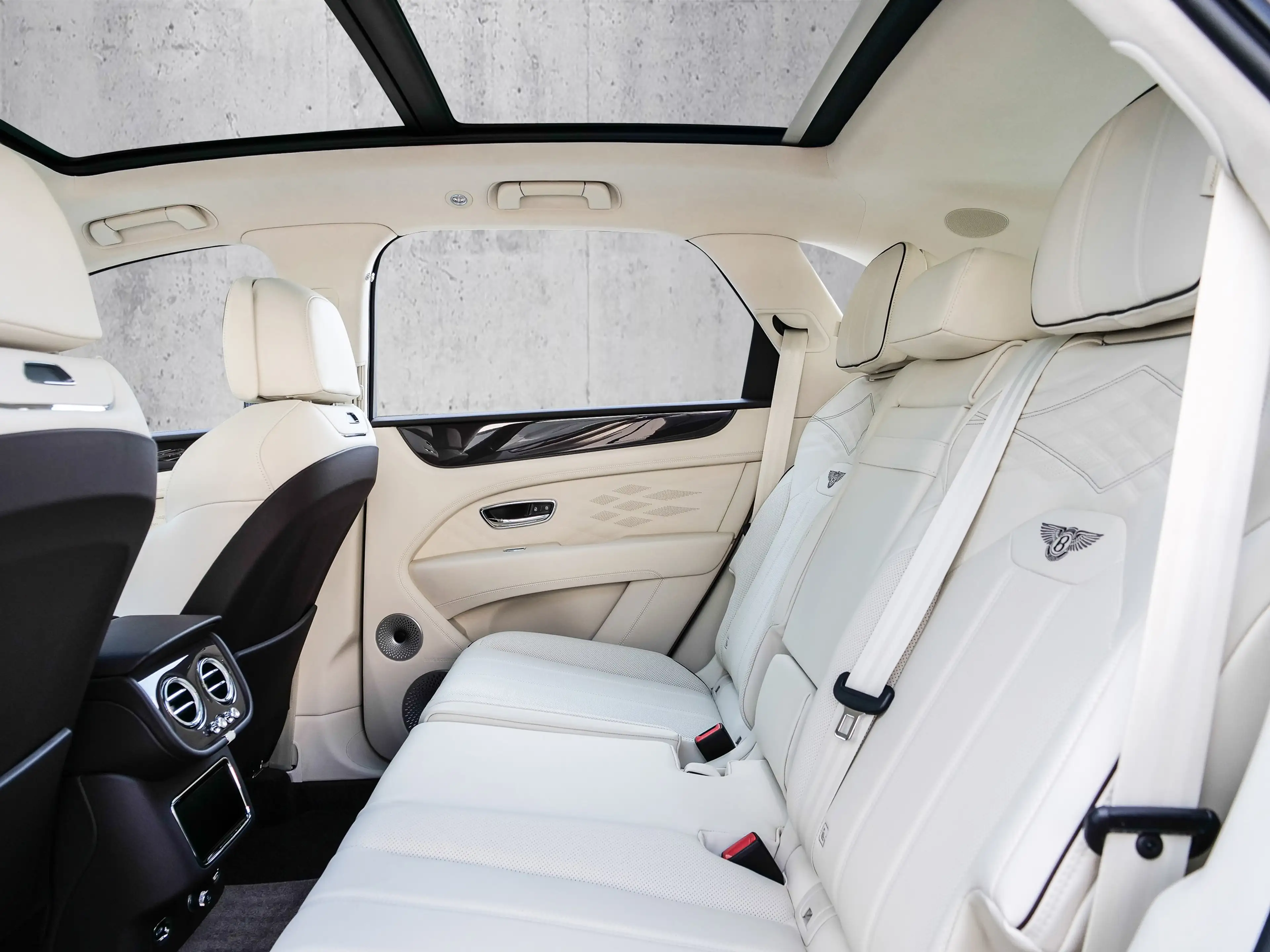 Bentley Bentayga Atelier V8 Bang & Olufsen, Tow Bar — photo 14