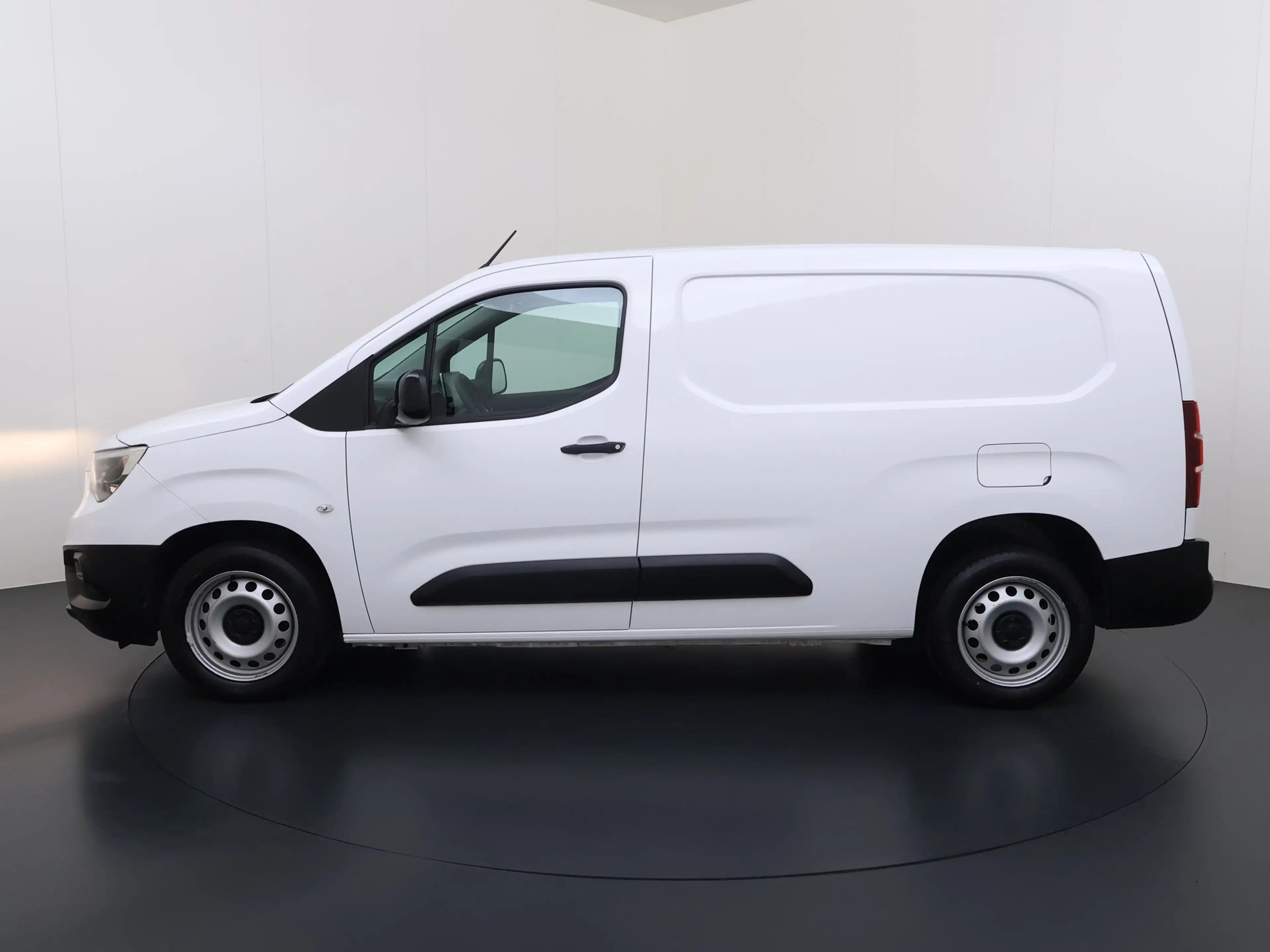 Opel Combo 1.5D L2H1 Edition Full Option Airco, Navi, Cruise — photo 2