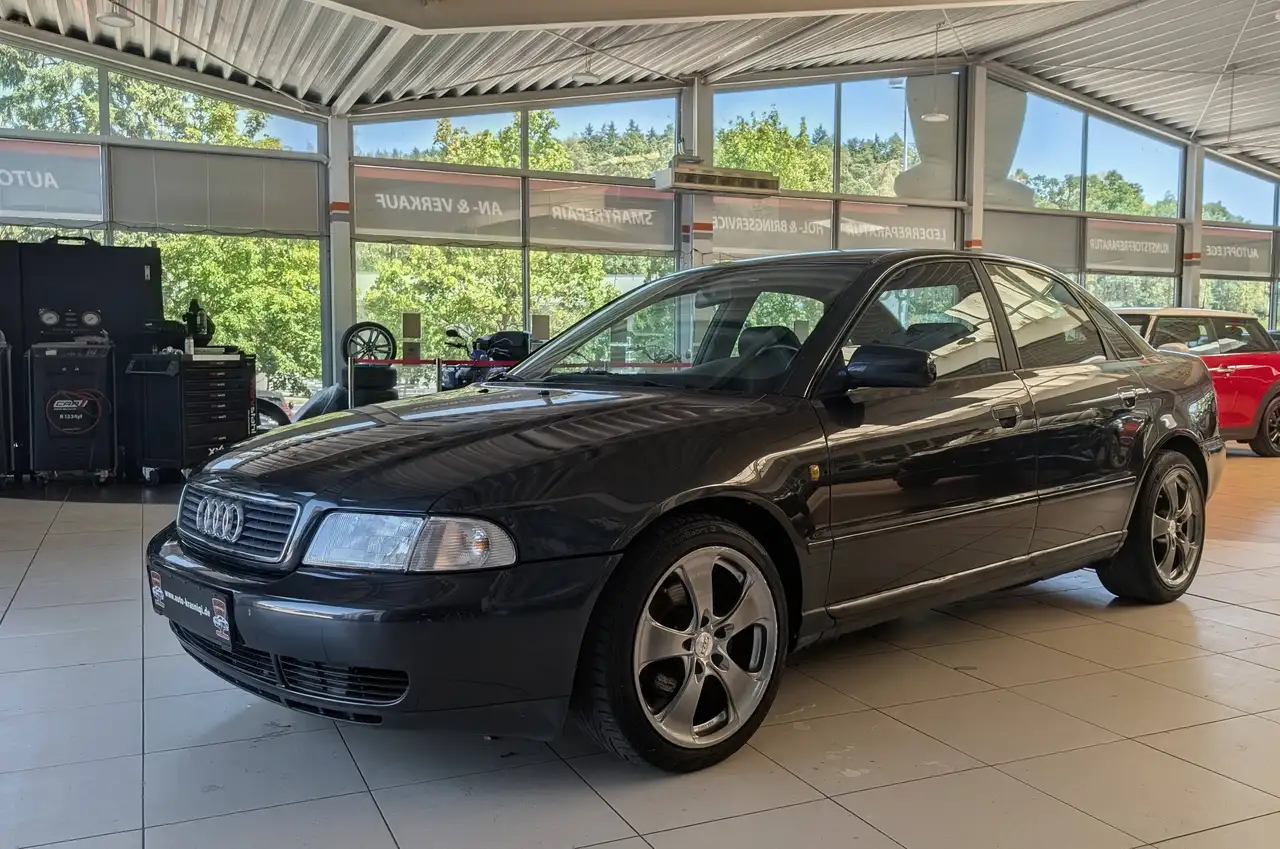 Audi A4 1,8 T Klimaautomatik Vollleder, foto 1