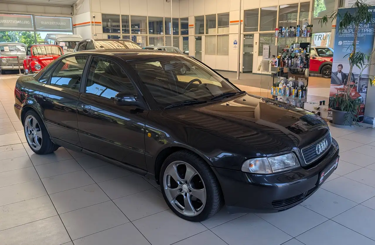 Audi A4 1,8 T Klimaautomatik Vollleder, foto 3