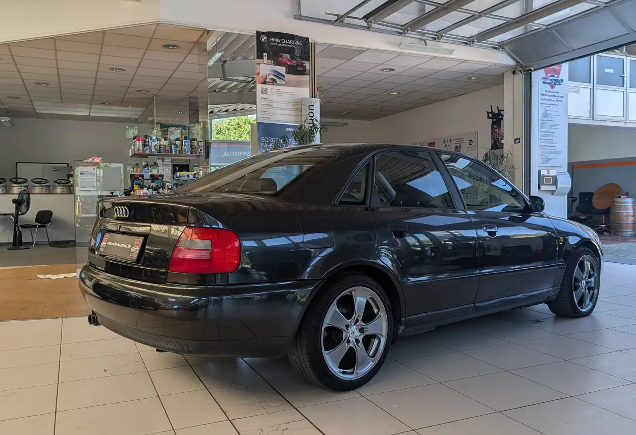 Audi A4 1,8 T Klimaautomatik Vollleder, foto 2
