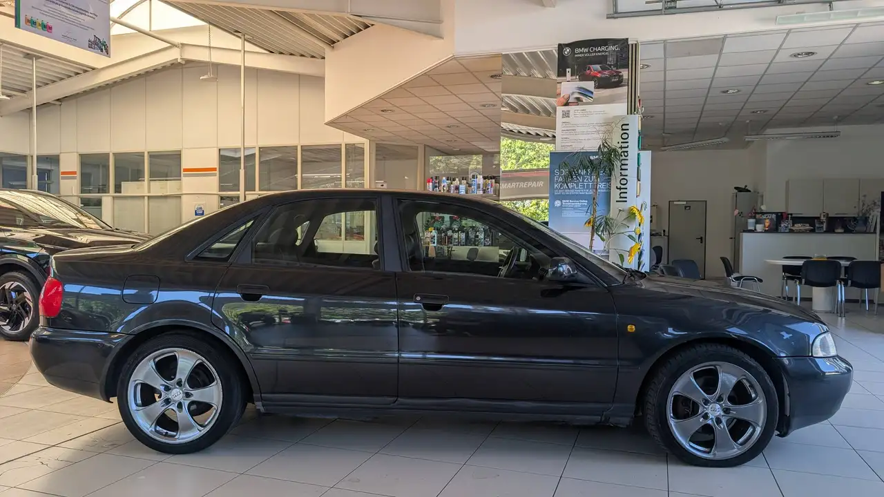 Audi A4 1,8 T Klimaautomatik Vollleder, foto 5