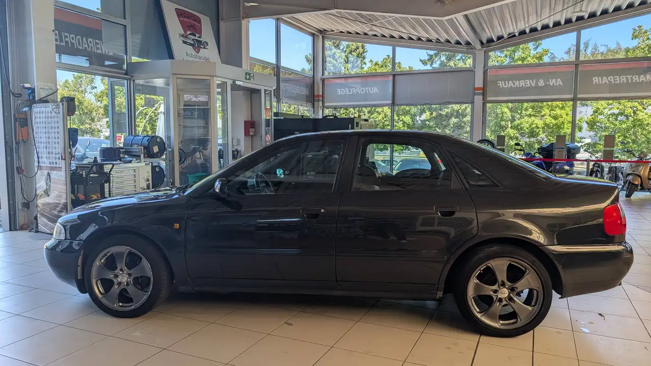 Audi A4 1,8 T Klimaautomatik Vollleder, foto 6