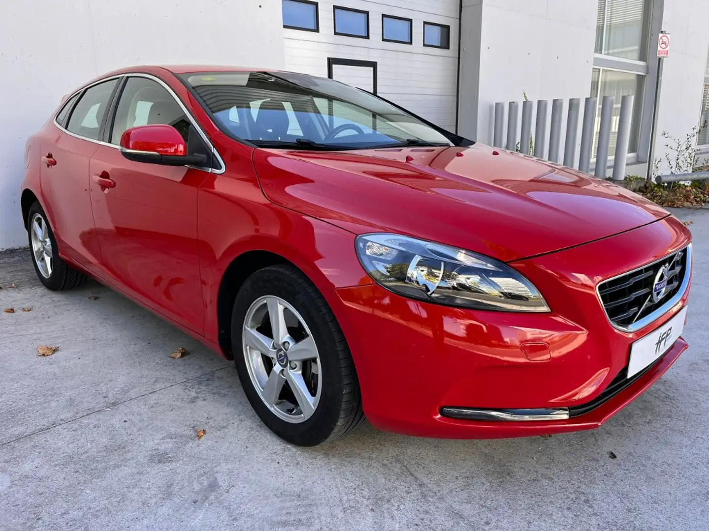 Volvo V40 D3 Momentum Aut. 150 Rojo - 1