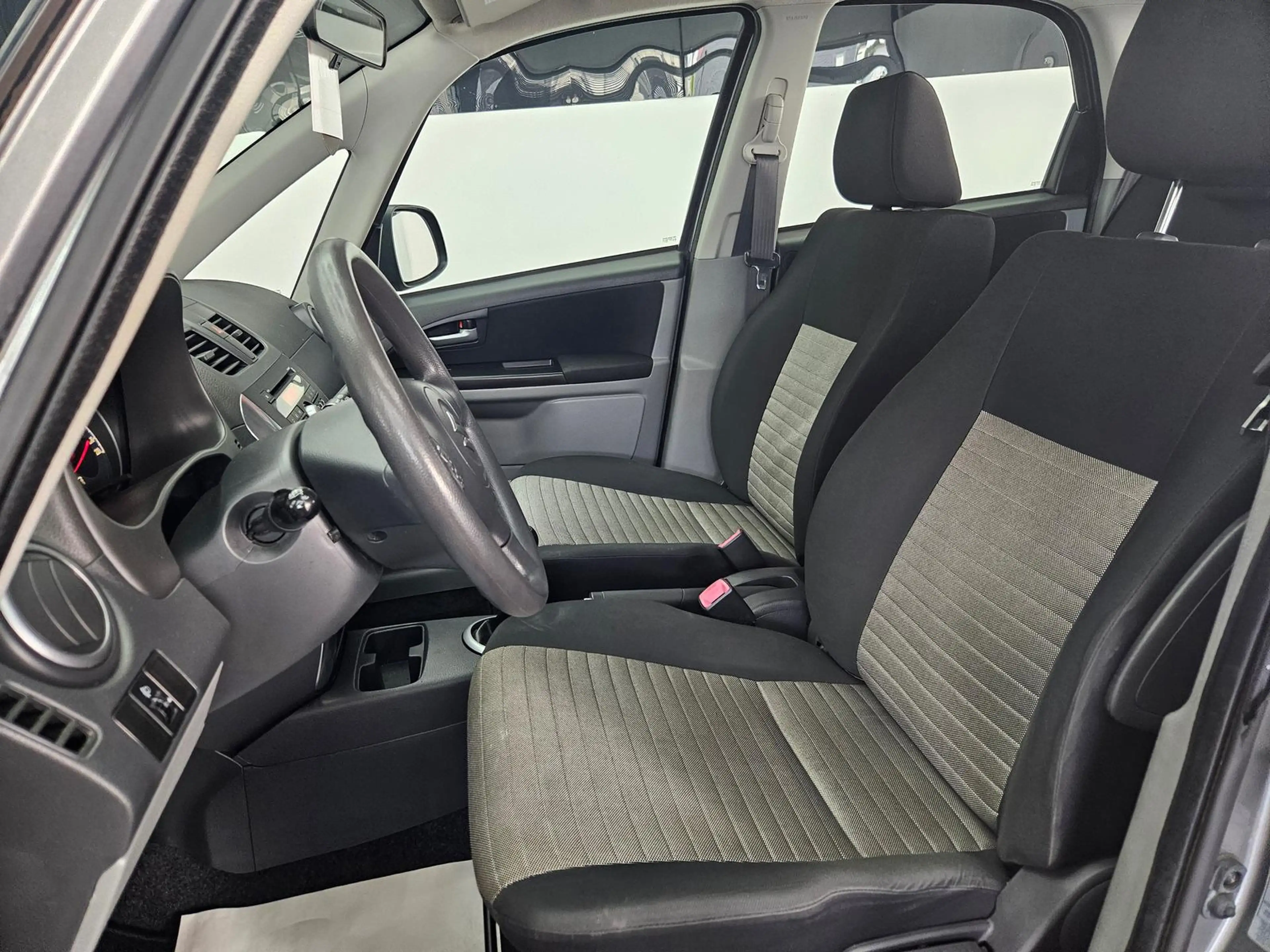 Suzuki SX4 1.6 Classic Club 4x4, HU Neu, AHK — photo 13