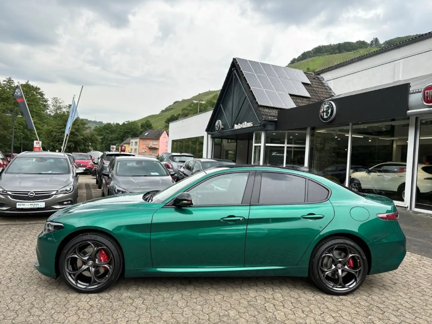 Alfa Romeo Giulia 2.0 Tributo Italiano Matrix-LED Tech-Paket Grün - 2