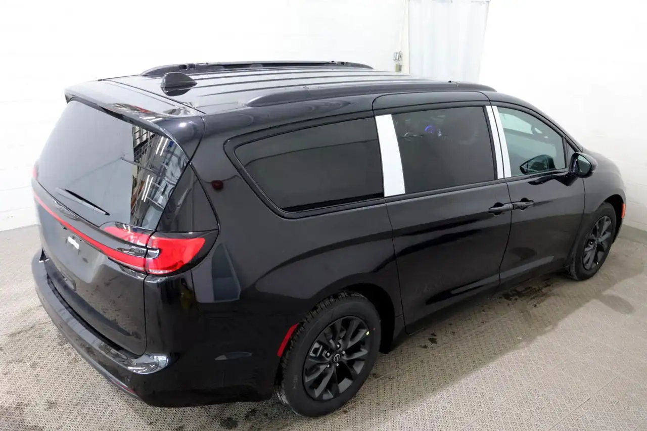 Chrysler Pacifica снимка Chrysler Pacifica