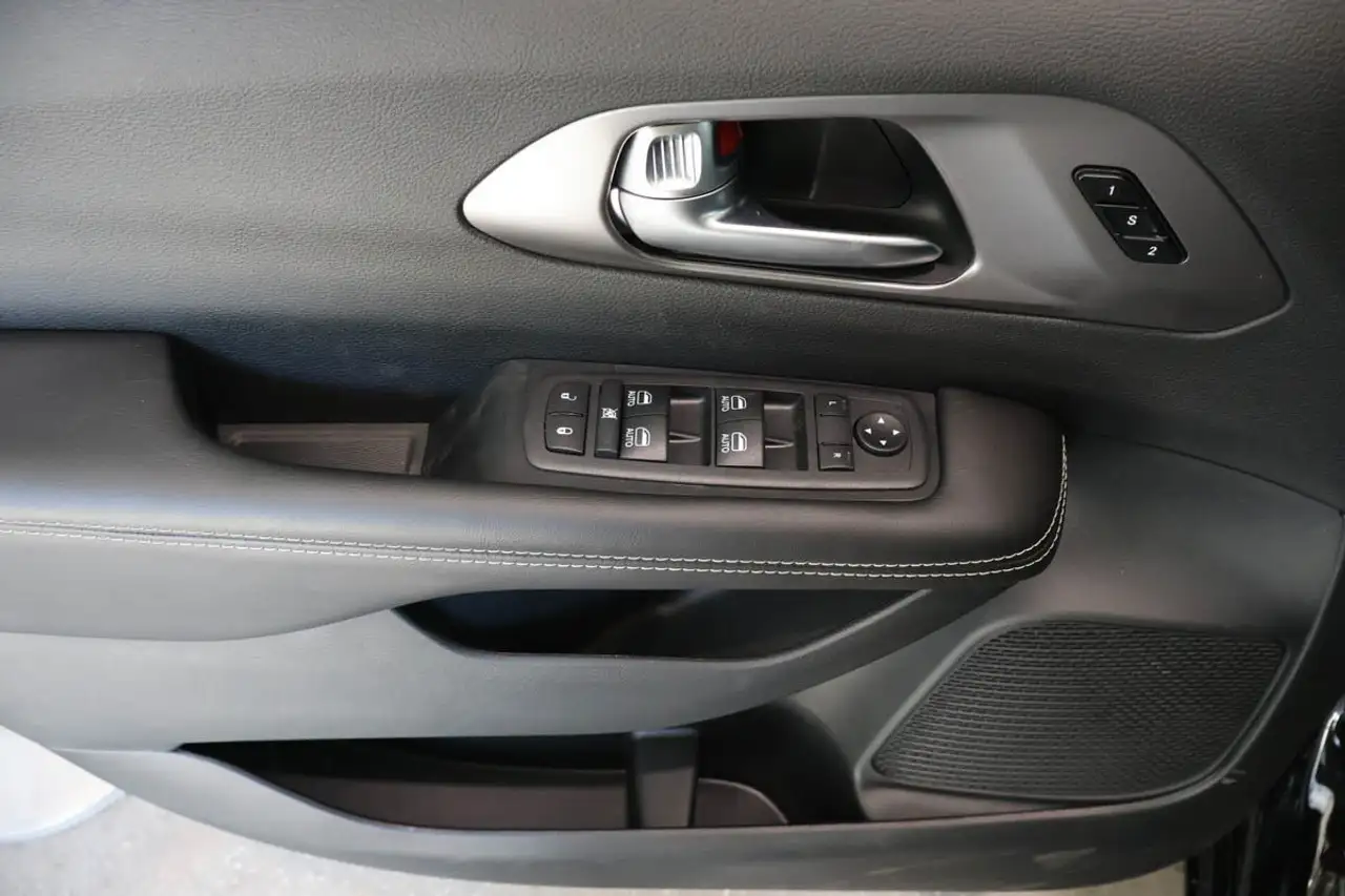 Chrysler Pacifica снимка Chrysler Pacifica