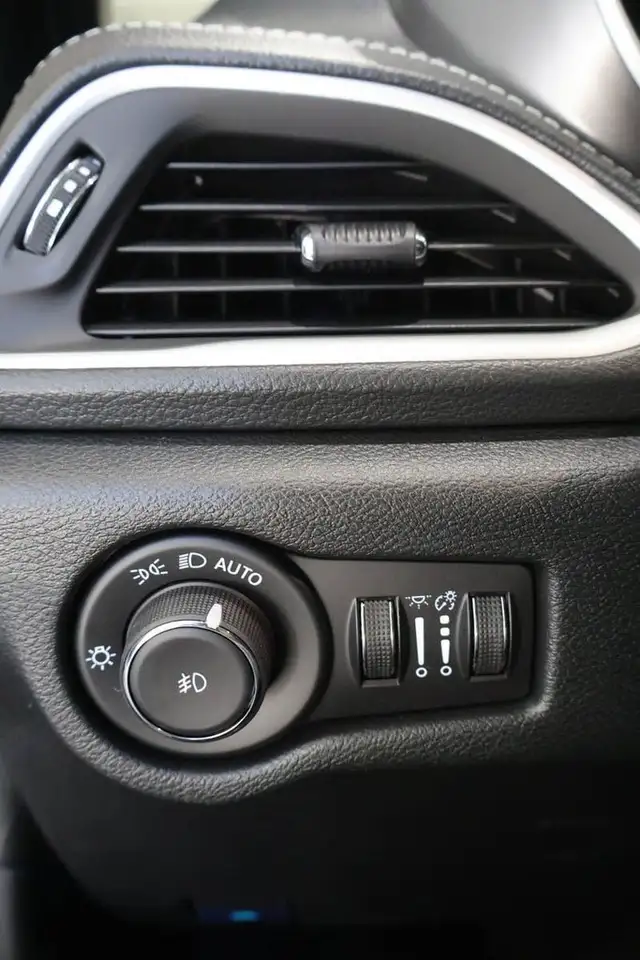 Chrysler Pacifica снимка Chrysler Pacifica