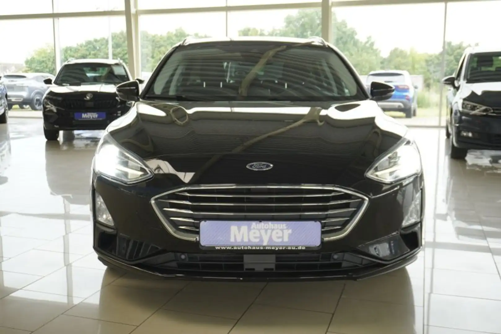 Ford Focus Turnier 1,0 125PS aAHK/Voll-LED/Pano/Navi/el.Klapp Schwarz - 2