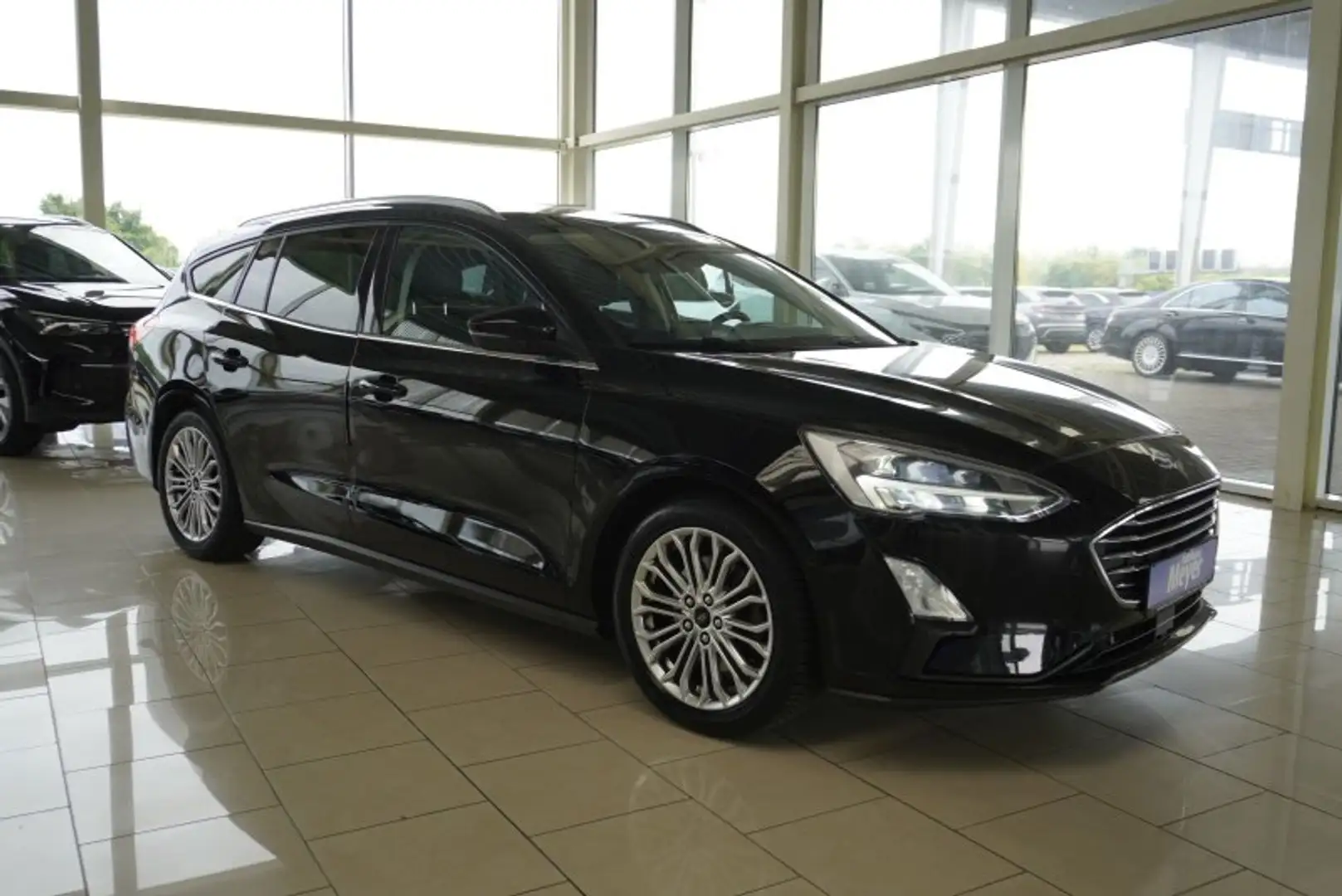 Ford Focus Turnier 1,0 125PS aAHK/Voll-LED/Pano/Navi/el.Klapp Schwarz - 1