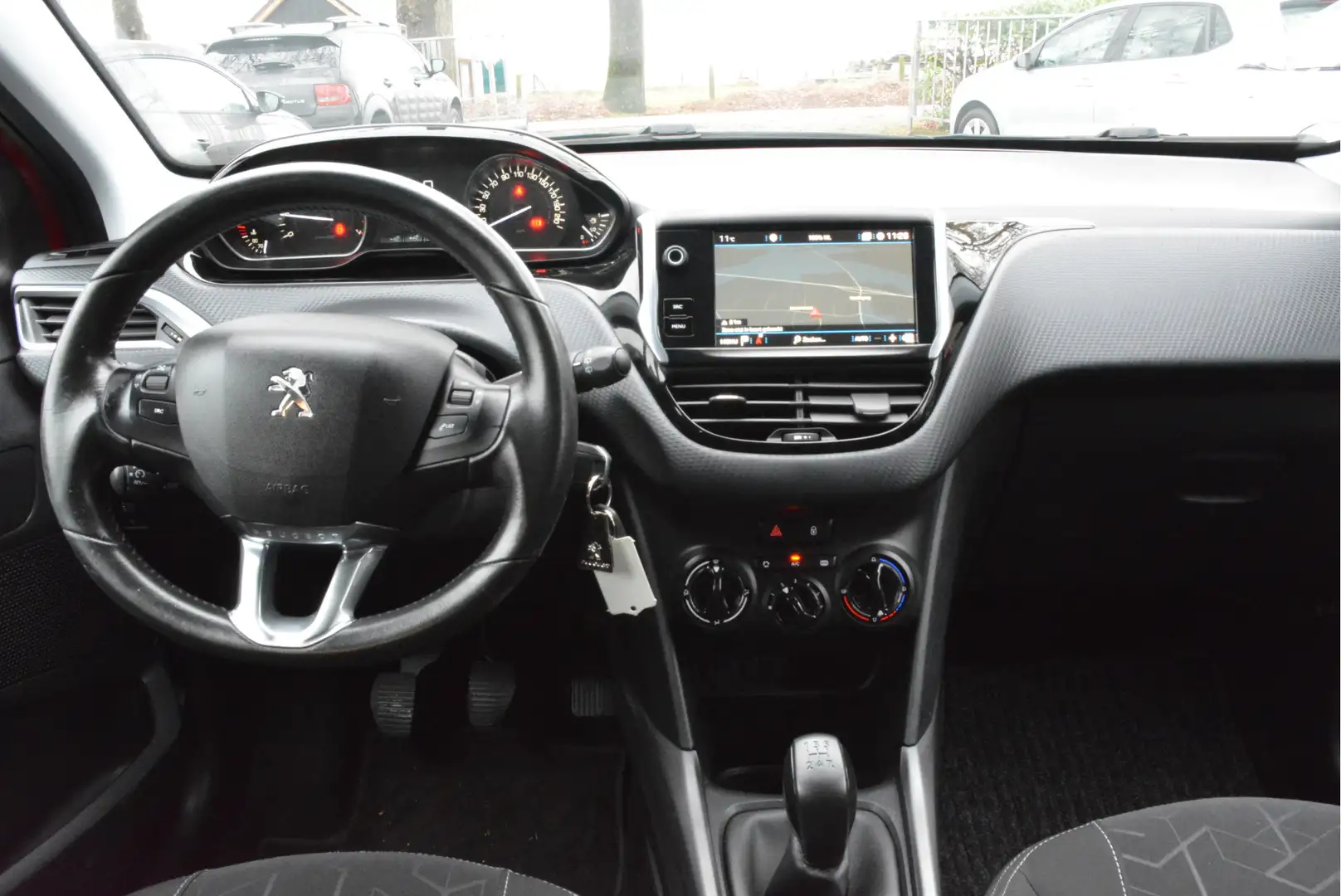 Peugeot 2008 1.2 PureTech Blue Lion Trekhaak Airco Navigatie Rood - 2