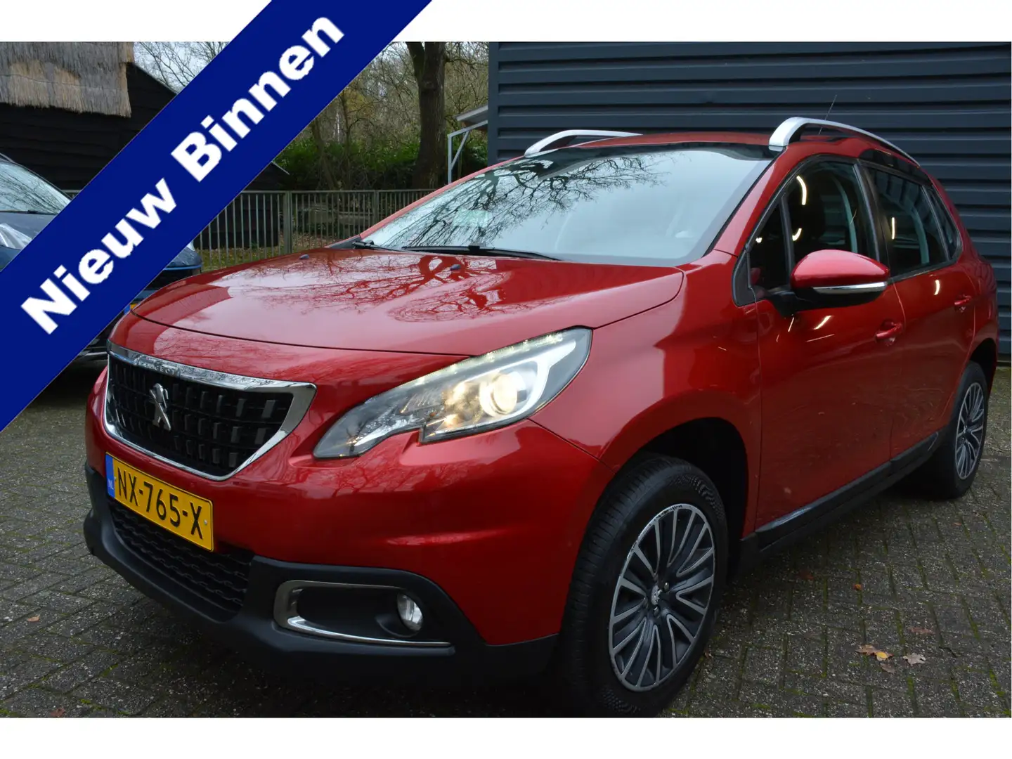 Peugeot 2008 1.2 PureTech Blue Lion Trekhaak Airco Navigatie Rood - 1