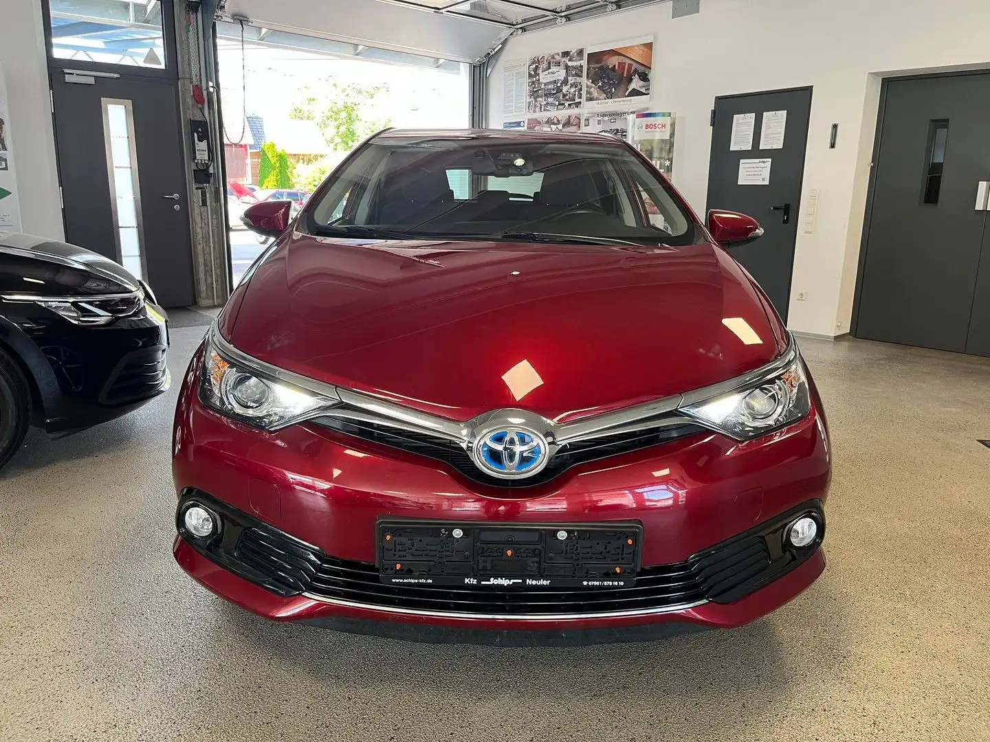Toyota Auris Hybrid Edition-S+ Rot - 2