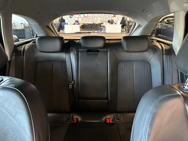 Audi A6 Avant view 12