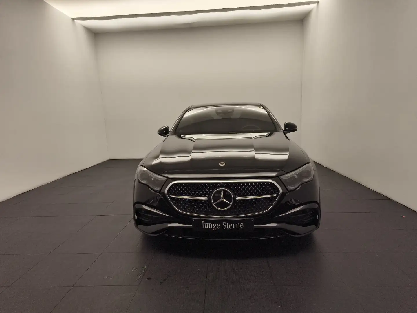 Mercedes-Benz E 200 E 200 AMG Adv Plus Pano Distr SuperScreen Burm WinterP Schwarz - 2