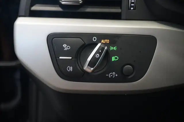 Audi A4 view 14