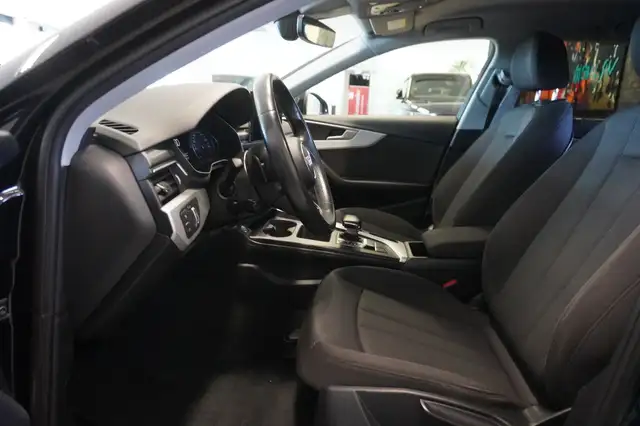 Audi A4 view 8