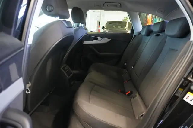 Audi A4 view 9