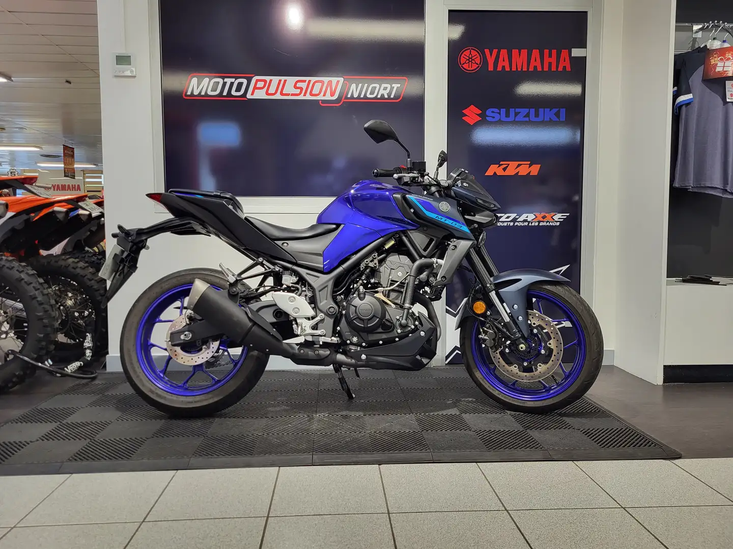 Yamaha MT-03 Blau - 2