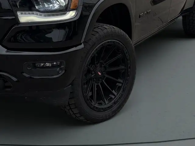 Dodge RAM 1500 QUAD CAB LONG BED / LARAMIE / BLACK EDITION Ansicht 6