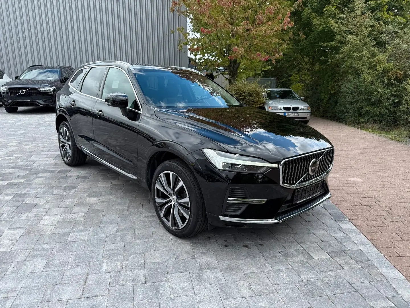 Volvo XC60 B5 AWD INSCRIPTION+MASSAGE+STANDHZG+AHK+ Schwarz - 1