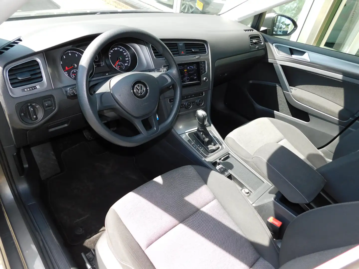 Volkswagen Golf 1.2TSI 105PK DSG TRENDLINE!! All-in Prijs! Trekhaa Grijs - 2