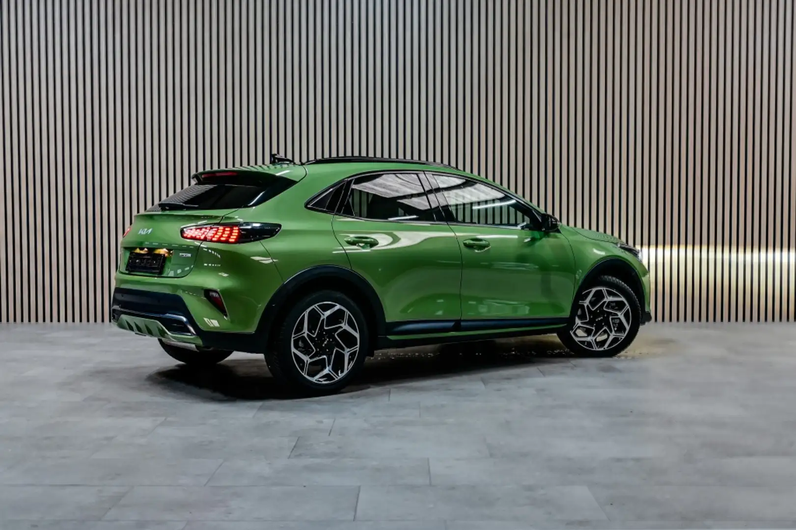 Kia XCeed 1.6 T-GDI AUTOMAAT| GT Line JBL|PANO|SPORTUITLAAT| Groen - 2