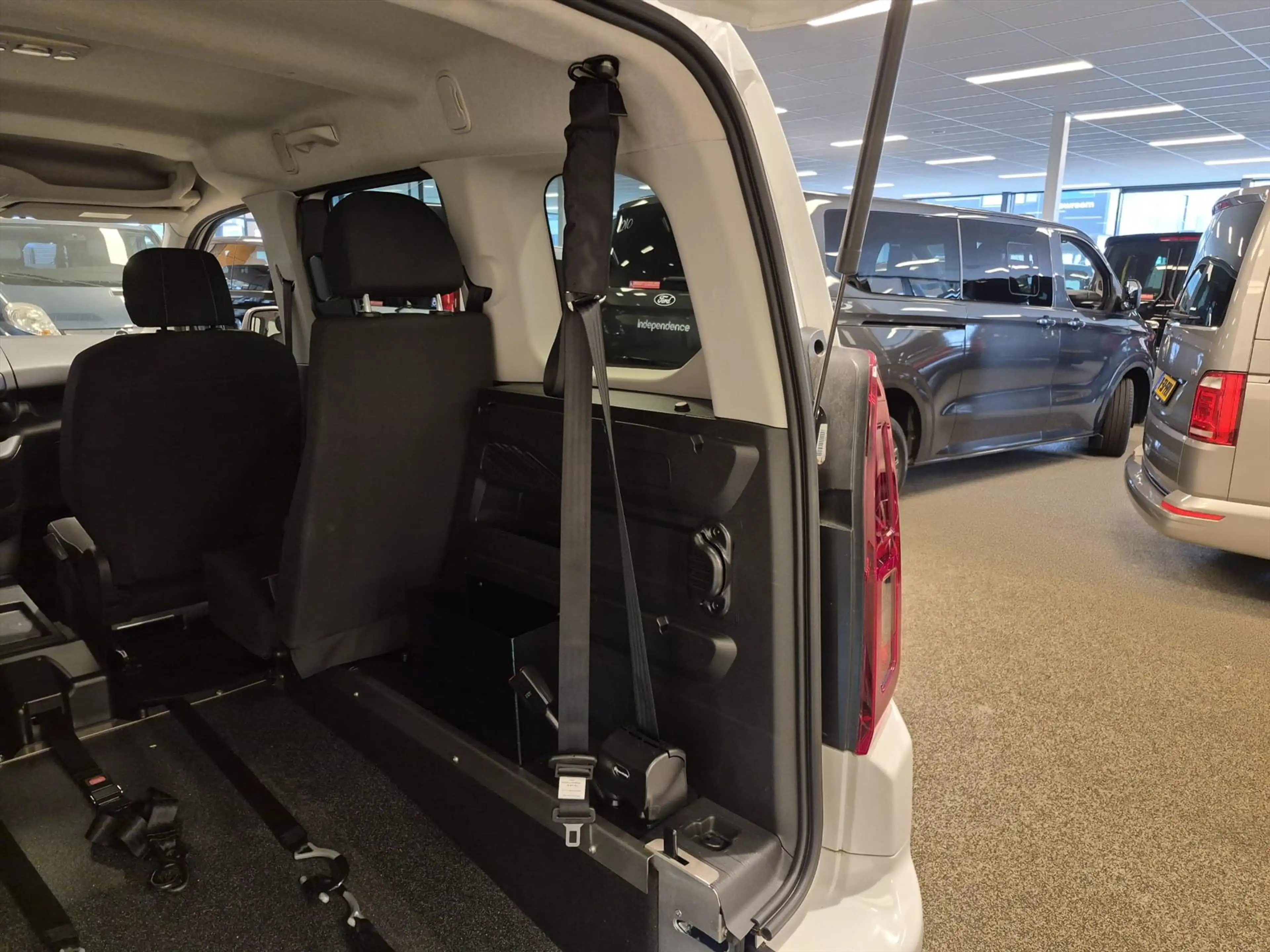 Toyota Proace City Verso L1 Rolstoelauto Automaat 3+1 — photo 12